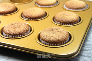 新年就要羊眉吐气—棉花糖羊杯子蛋糕的做法步骤:9