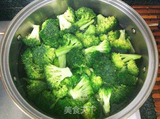 西兰花肉片煲的做法步骤:8