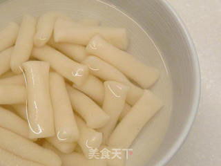 椰汁彷沙嗲炒糕 我♥年糕12的做法步骤:2