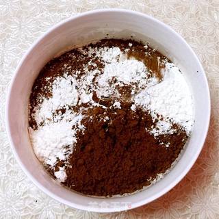 巧克力蛋糕卷的做法步骤:4