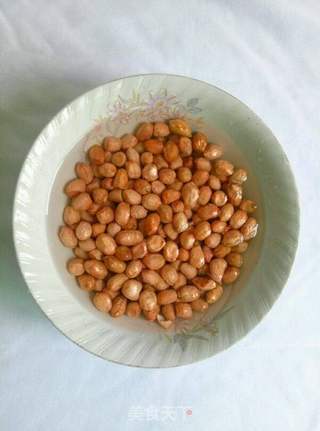 香辣花生米的做法步骤:2