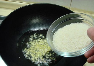 泰式菠萝海鲜炒饭的做法步骤:3
