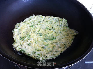 西葫芦鸡蛋饼的做法步骤:6