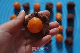 紫薯蛋黄酥的做法步骤:2