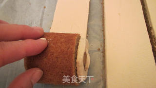 咖啡风味树桩造型蛋糕卷的做法步骤:18