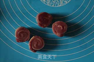 紫薯蛋黄酥的做法步骤:16