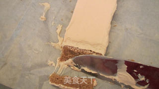 咖啡风味树桩造型蛋糕卷的做法步骤:21