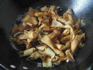 菌菇烧百叶的做法步骤:8
