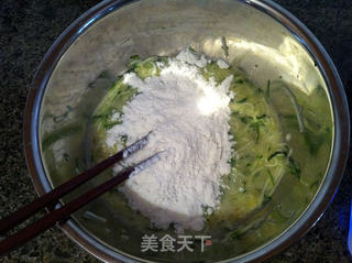 西葫芦鸡蛋饼的做法步骤:4