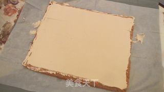咖啡风味树桩造型蛋糕卷的做法步骤:17