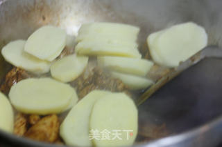 土豆烧鸡块的做法步骤:7