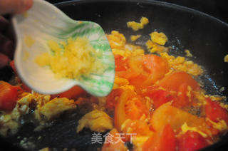 番茄炒鸡蛋--附切西红柿不流汤和去皮的方法的做法步骤:9