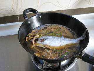 家常红烧鱼的做法步骤:7