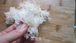 虾丸银耳汤——明丽亮眼的鲜味的做法步骤:2