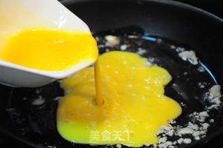 番茄炒鸡蛋--附切西红柿不流汤和去皮的方法的做法步骤:6