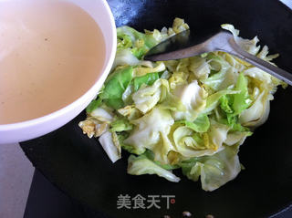 香菇粉条炒甘蓝的做法步骤:7