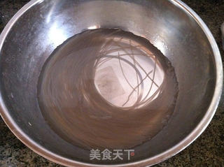 香菇粉条炒甘蓝的做法步骤:2