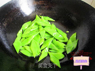 清炒荷兰豆的做法步骤:4