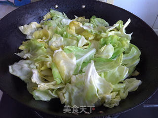 香菇粉条炒甘蓝的做法步骤:6