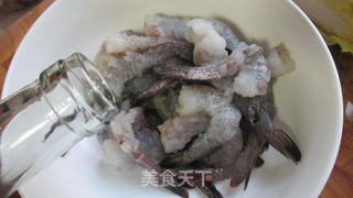 4步就能吃到的美味川菜——水煮蝴蝶虾的做法步骤:3