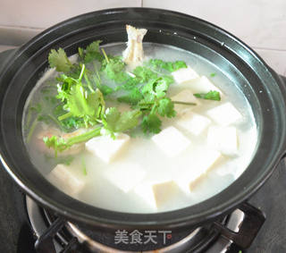 香菜豆腐鱼汤的做法步骤:6