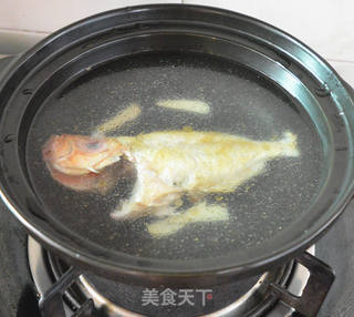 香菜豆腐鱼汤的做法步骤:4