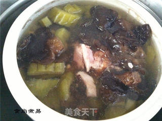 苦瓜木耳炖瘦肉汤的做法步骤:6