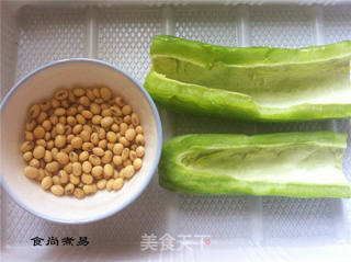 苦瓜木耳炖瘦肉汤的做法步骤:2
