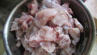 干锅牛蛙的做法步骤：1