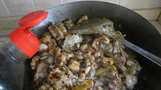 干锅牛蛙的做法步骤：6