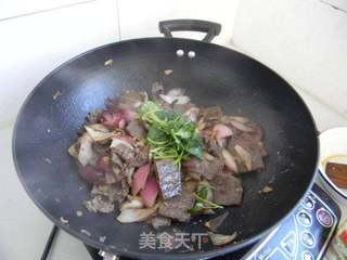孜然洋葱炒牛肉的做法步骤:8