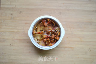 【虫草花姬松茸炖鸡汤】希望来年身体棒棒的醇香鸡汤的做法步骤:2