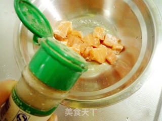 营养美味的三文鱼粥的做法步骤:3