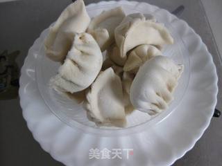 煎饺的做法步骤：1