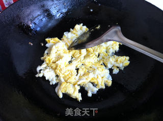 鸡蛋海米木耳炒韭苔的做法步骤:3