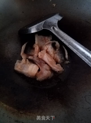 黑木耳炒巴沙鱼片的做法步骤:4