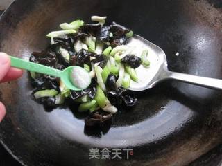 西芹百合黑木耳的做法步骤:7