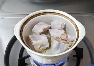 【团圆红焖牛尾】:药食互补的养生菜的做法步骤:3
