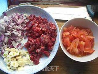 茄汁牛肉意面的做法步骤:2
