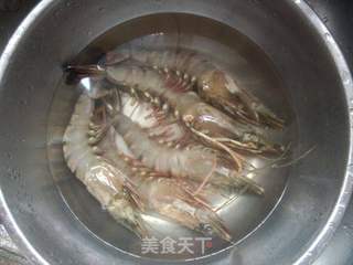 水煮大对虾的做法步骤:2