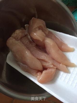 酸甜鸡肉球的做法步骤：1