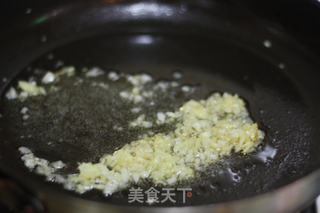 木耳炒百合的做法步骤:2