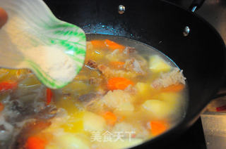 土豆咖喱牛肉--附做土豆不散的小窍门的做法步骤:11