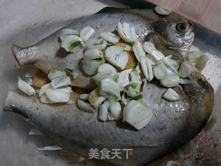 糖醋鲳鱼(微波炉版)的做法步骤：5