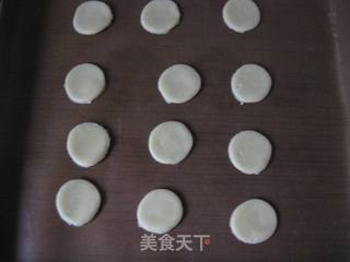 牛奶小圆饼干的做法步骤:9
