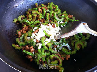 苦瓜炒肉末的做法步骤:11