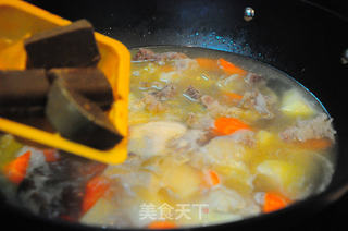 土豆咖喱牛肉--附做土豆不散的小窍门的做法步骤:12