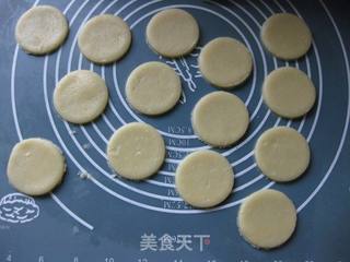 牛奶小圆饼干的做法步骤:8