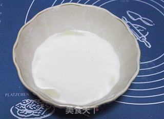 【抹茶麻糬三角包】:属于春天的面包的做法步骤:3
