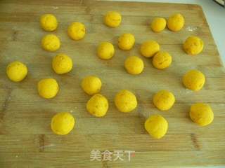 南瓜丸子的做法步骤:5